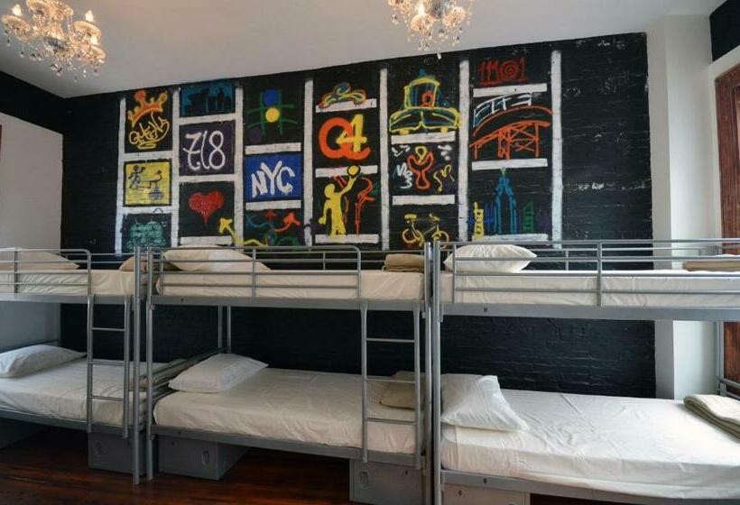 Кровать в Общей Комнате, Q4 Hotel & Hostel
