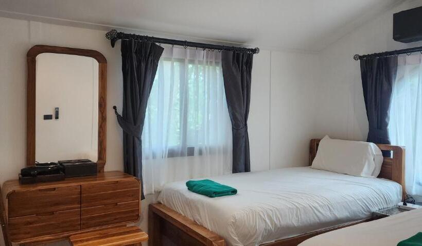 디럭스 4인 룸, The Nidhra Boutique Resort