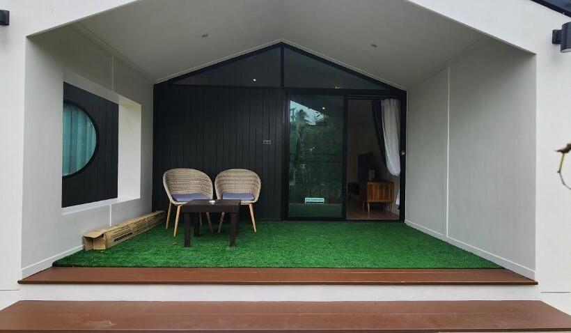 חדר דלוקס לארבעה, The Nidhra Boutique Resort