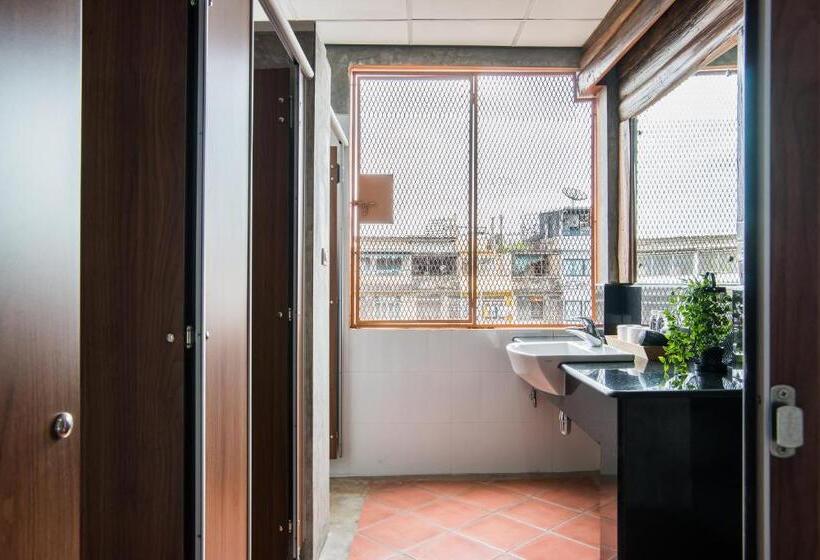 اتاق استاندارد, Banthat Thong Hostel
