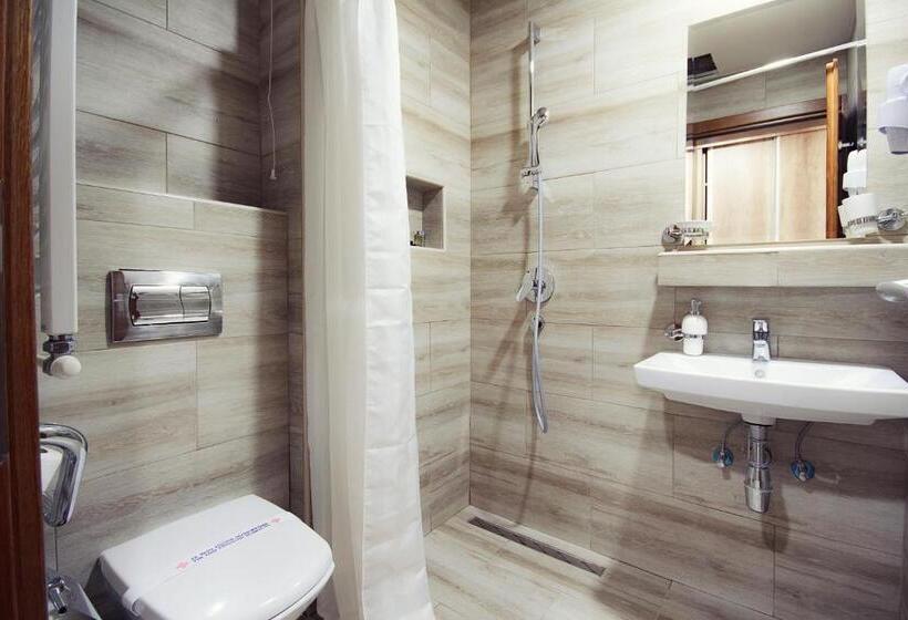 اتاق لوکس, Junior