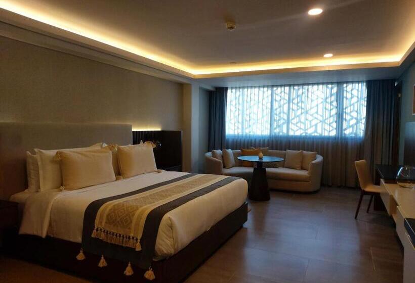 سوییت جونیور, Origen 438 Luxury Boutique