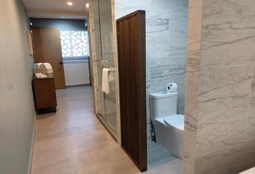 سوییت جونیور, Origen 438 Luxury Boutique
