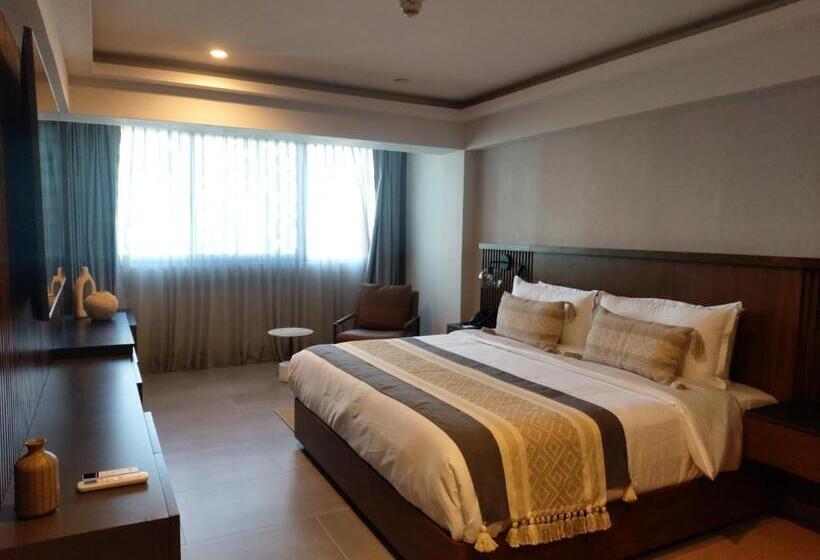 سوییت جونیور, Origen 438 Luxury Boutique