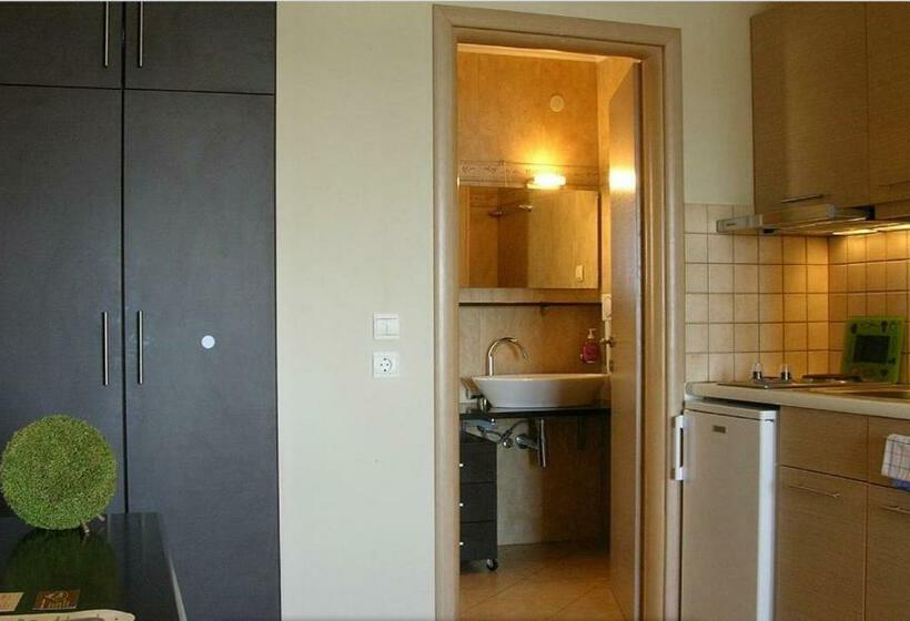 استودیوی استاندارد با چشمانداز دریا, Utopia