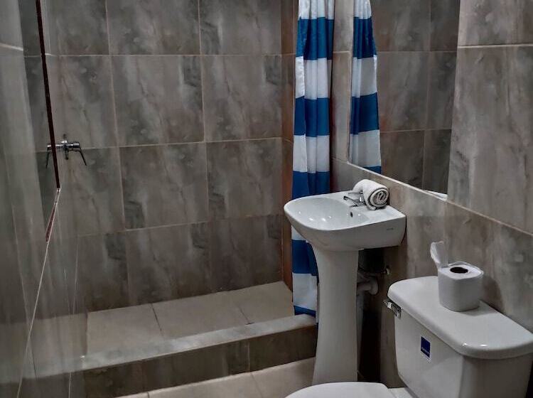 Quarto Triplo Estandar, Casona Quera