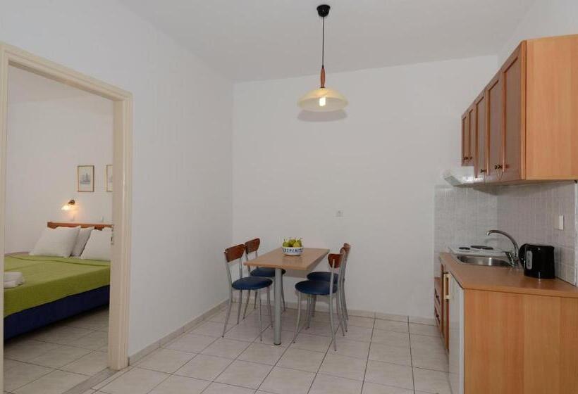 Apartamento 1 Dormitório, Costas & Chrysoula