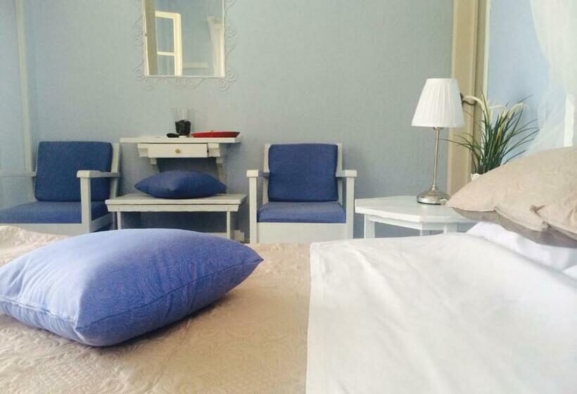 Номер Стандарт Вид на Город, Greek House