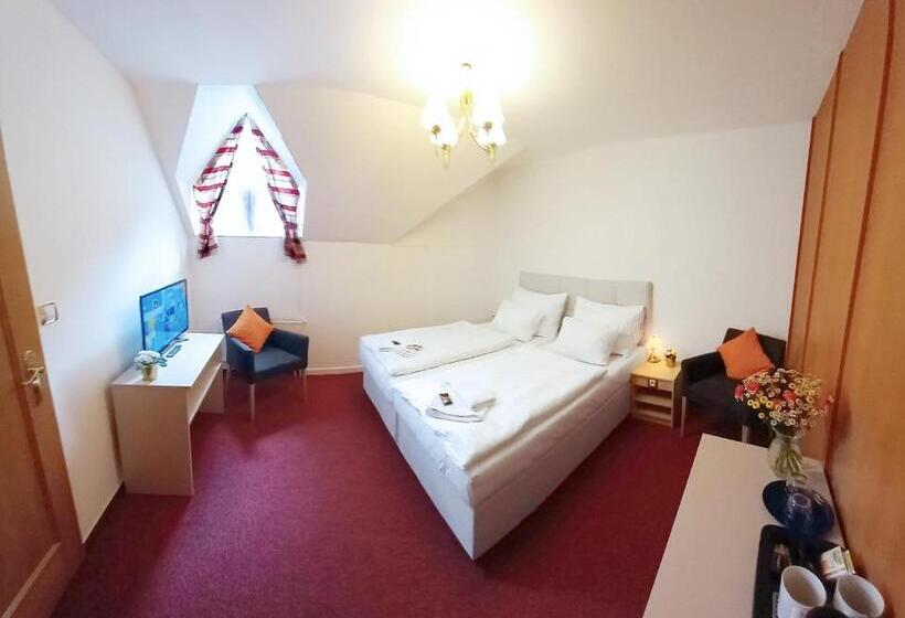 اتاق استاندارد, Hradec