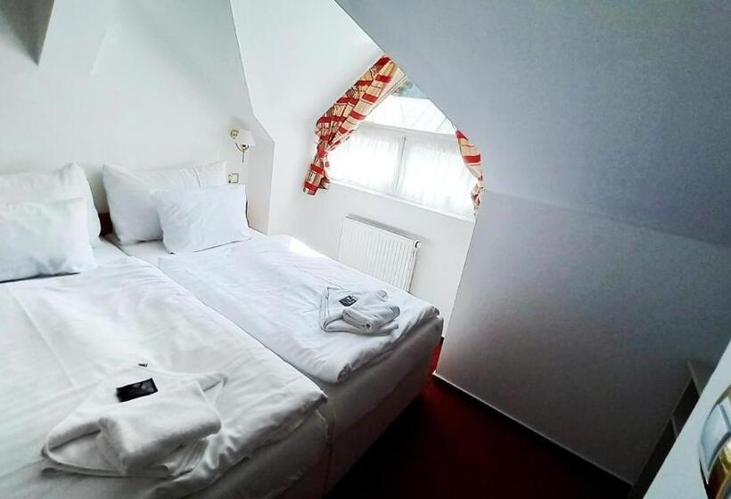 اتاق استاندارد, Hradec