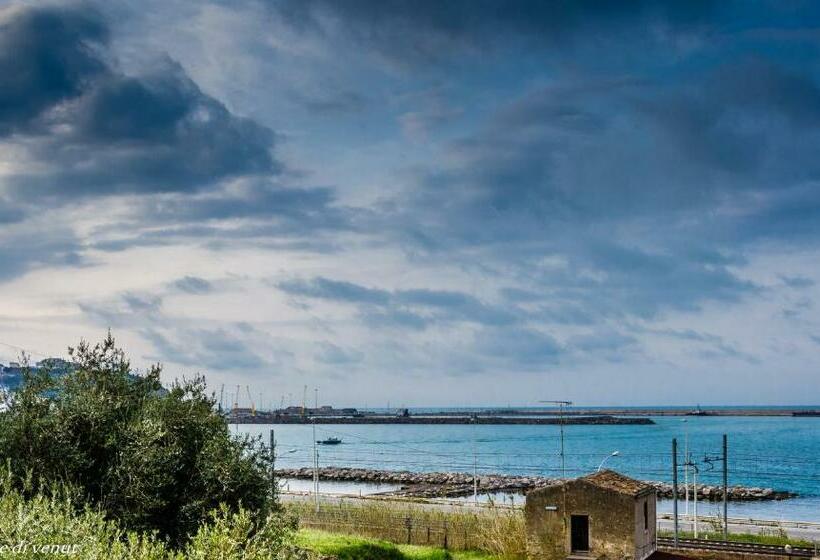 اتاق استاندارد با سرویس بهداشتی مشترک, Dependance La Mouette