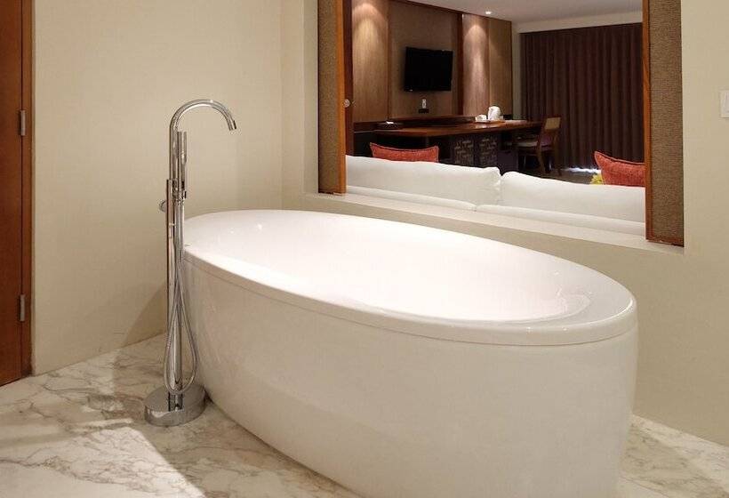 سوییت جونیور, The Bandha Hotel & Suites