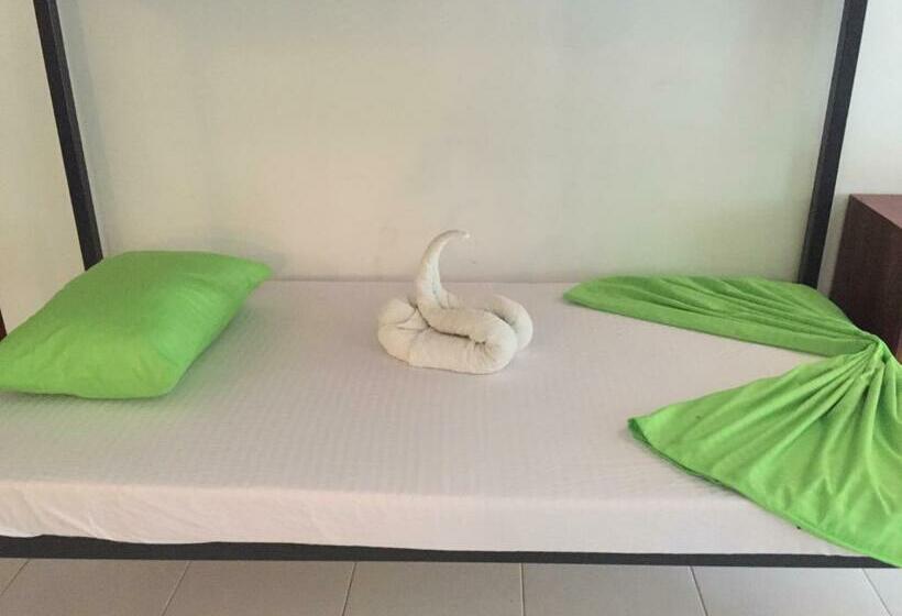 Кровать в Общей Комнате, Damith Guest House