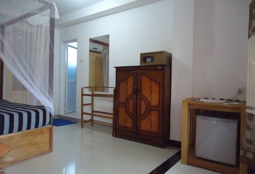 اتاق لوکس سه تخته, Sky Garden Mini