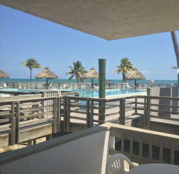 스탠다드 스튜디오, Caloosa Cove Resort