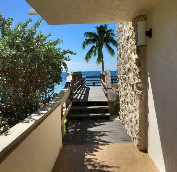 스탠다드 스튜디오, Caloosa Cove Resort