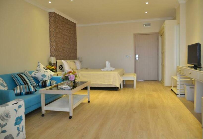 Standard Room with Balcony Side Sea View, Phoenicia Luxury
