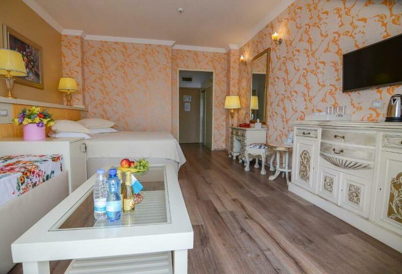 Standard Room with Balcony Side Sea View, Phoenicia Luxury