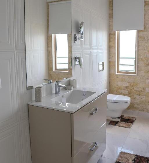 سوییت لوکس, Phoenicia Luxury