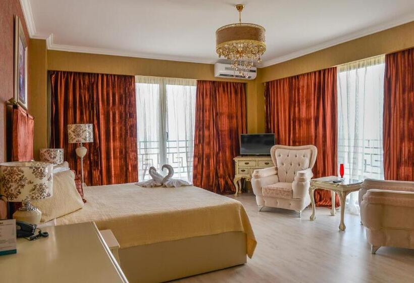 سوییت لوکس, Phoenicia Luxury