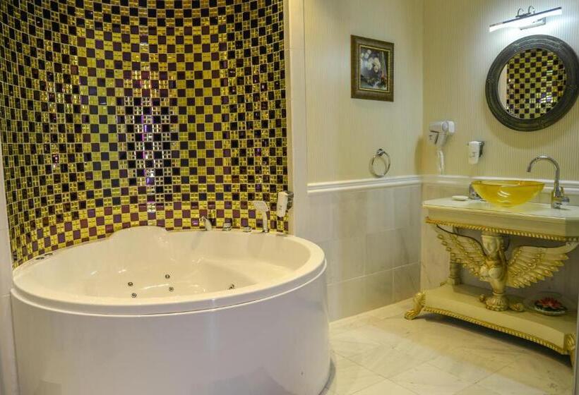 Королевский Люкс, Phoenicia Luxury