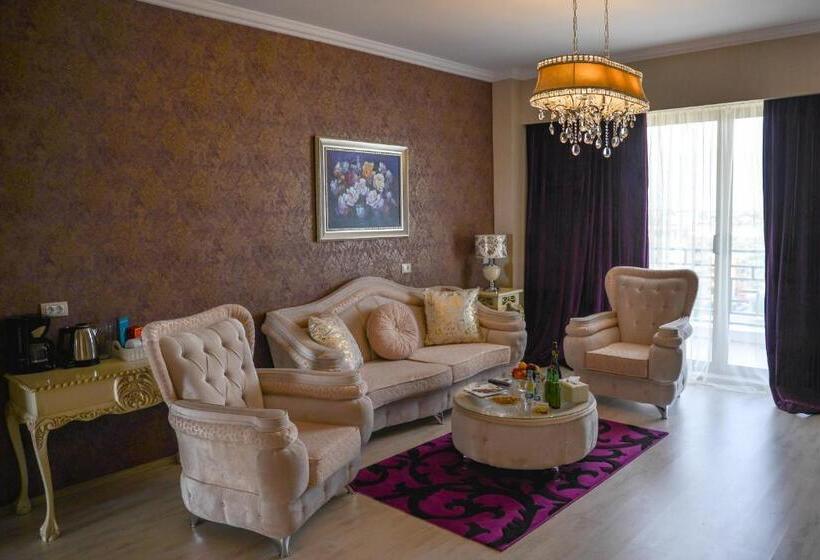 سوئیت رویال, Phoenicia Luxury