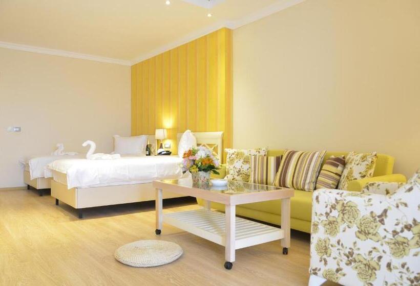 Standard Room with Balcony Side Sea View, Phoenicia Luxury