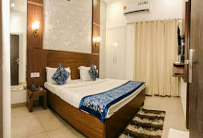 Номер Deluxe, Vrinda Anandam Resort  Vrindavan
