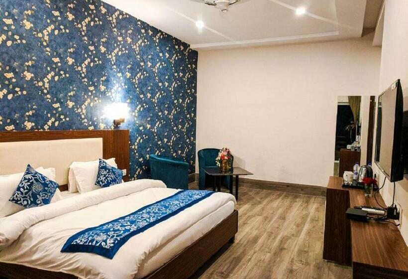 Номер Deluxe, Vrinda Anandam Resort  Vrindavan