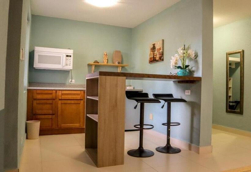 استودیوی استاندارد, Ocean Villa Guam