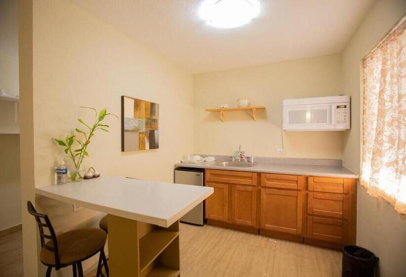 استودیوی استاندارد, Ocean Villa Guam