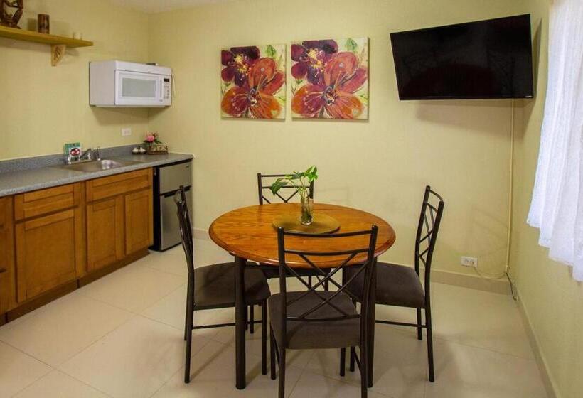 سوییت خانوادگی, Ocean Villa Guam