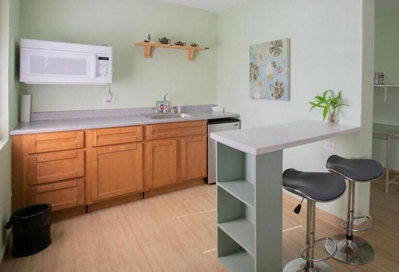 استودیوی استاندارد, Ocean Villa Guam