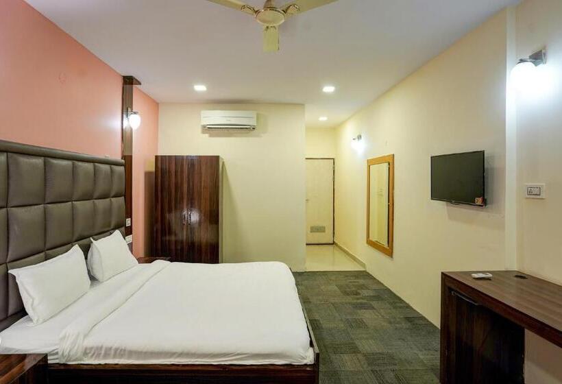 Трехместный Номер Deluxe, Collection O Riveria Resort