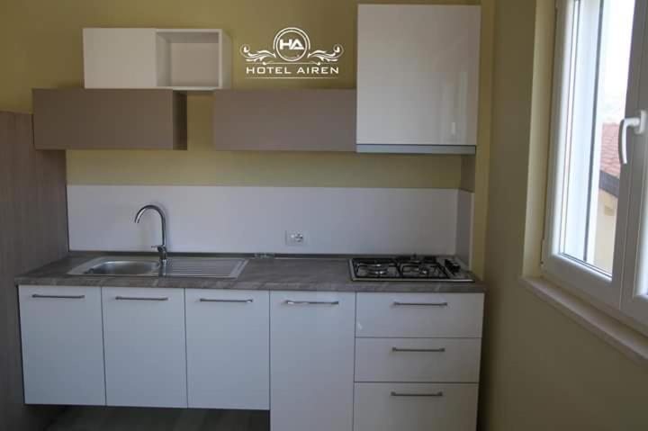 Quarto Quádruplo Estandar, Airen Hotel Velipoje