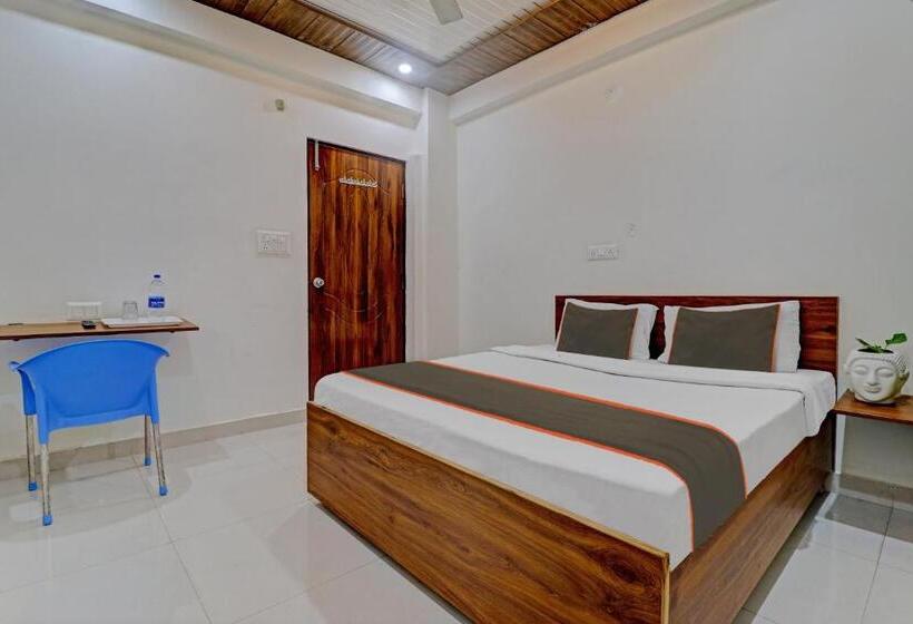 Трехместный Номер Классика, Collection O Hotel The Second Home