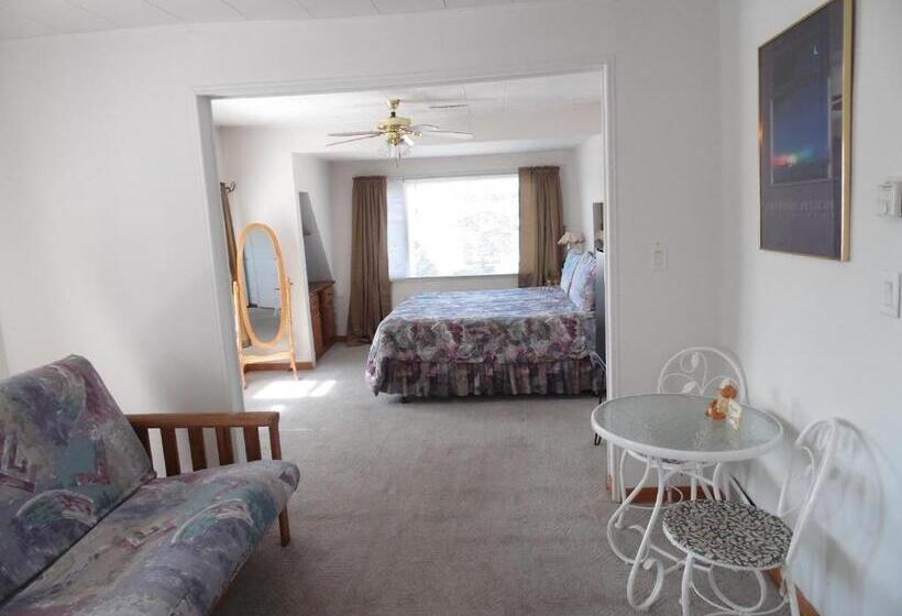 Четырехместный Номер Стандарт, Sunset Inn
