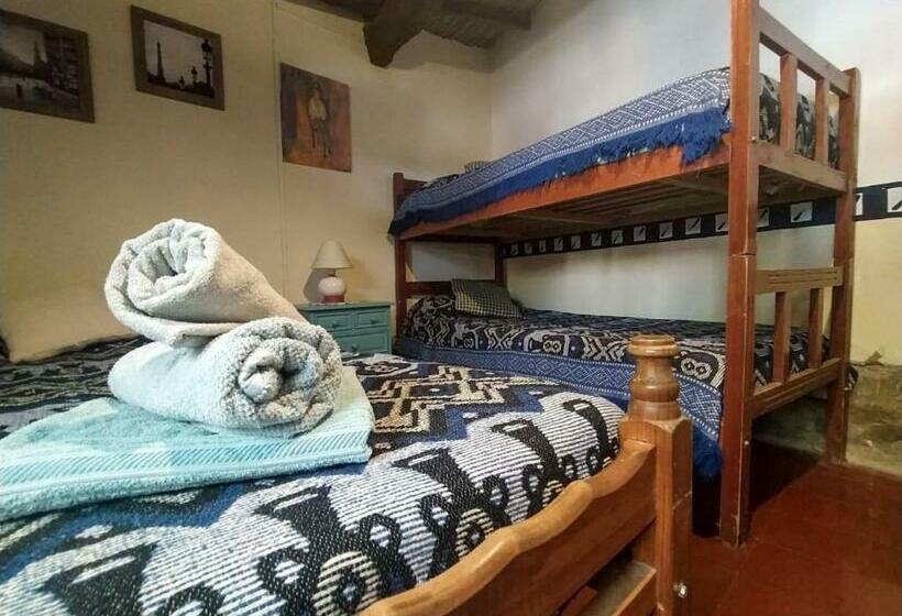 חדר קלאסי לארבעה, Apapacho Hostel