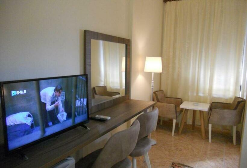 Superior Triple Room, Onorato