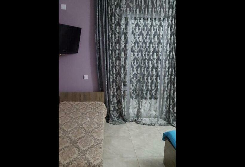 اتاق استاندارد سه تخته با بالکن, Near The Sea