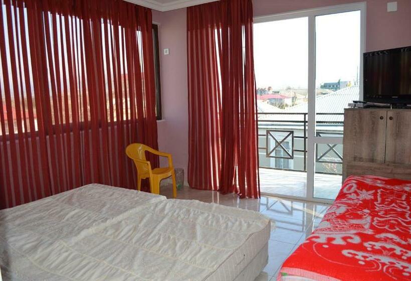 اتاق استاندارد سه تخته با بالکن, Near The Sea