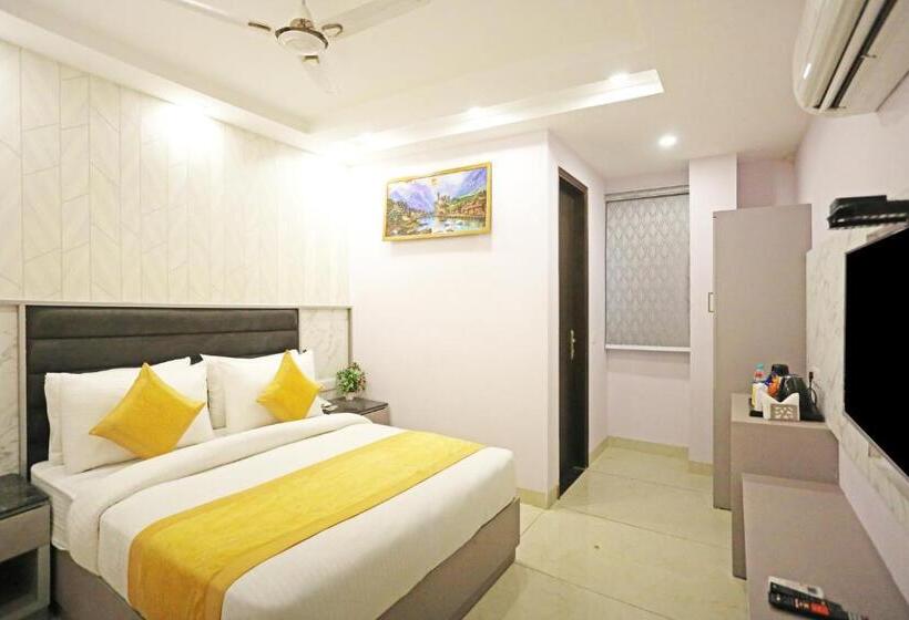 اتاق سوپریور با تخت بزرگ, Frankstay By Hotel Mayfair Newly Built   New Delhi