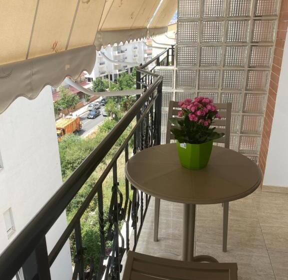 اتاق استاندارد سه تخته با بالکن, Augusto Rooms