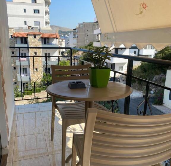 اتاق استاندارد سه نفره, Augusto Rooms