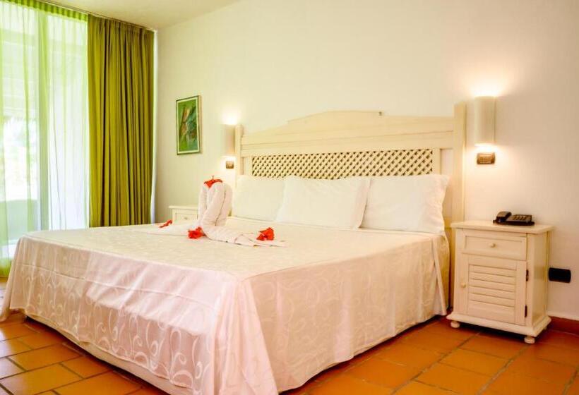اتاق استاندارد سه تخته با چشم‌انداز باغ, Andilana Beach Resort