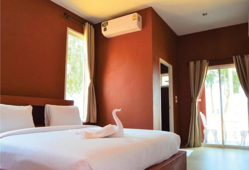 اتاق لوکس با بالکن, World Cat Beach & Resort เวิลด์แคท บีช แอนด์ รีสอร์ท