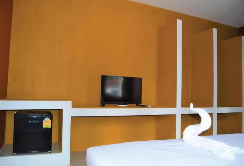 اتاق استاندارد با چشم‌انداز استخر, World Cat Beach & Resort เวิลด์แคท บีช แอนด์ รีสอร์ท