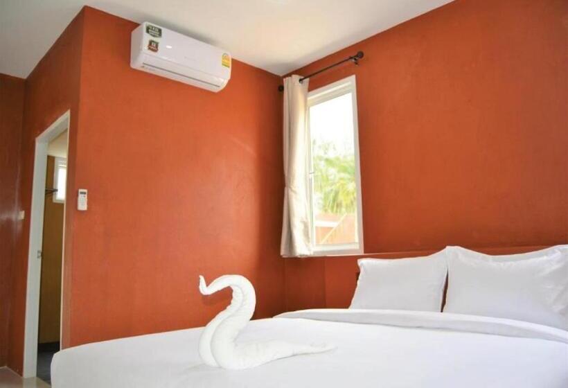 اتاق استاندارد با چشم‌انداز استخر, World Cat Beach & Resort เวิลด์แคท บีช แอนด์ รีสอร์ท