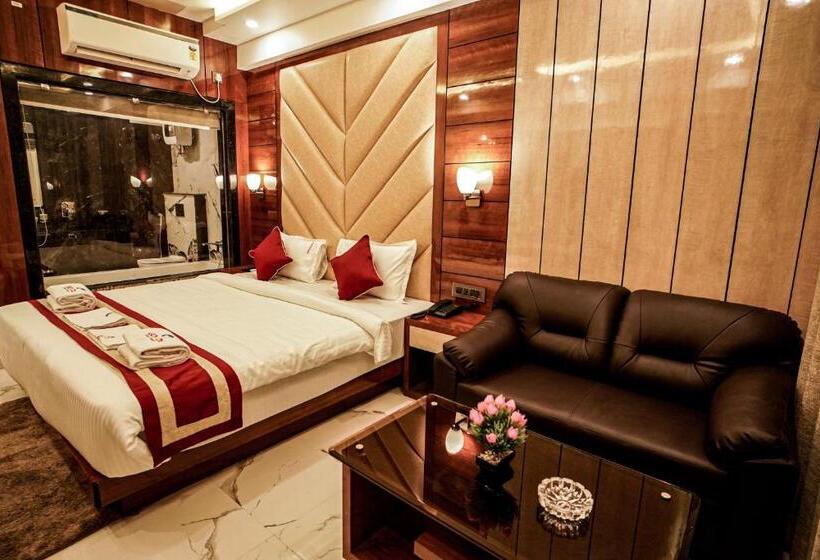 Номер Deluxe Кровать Кинг, Gogol Beach Resort !! Luxury Room With Mesmerizing Sunset Views & Free Parking !!