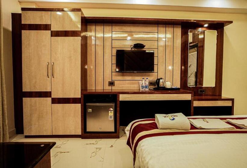 Номер Deluxe Кровать Кинг, Gogol Beach Resort !! Luxury Room With Mesmerizing Sunset Views & Free Parking !!